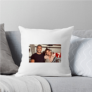 Zellweger Knows the Script Renee Zellweger Pillows Cover