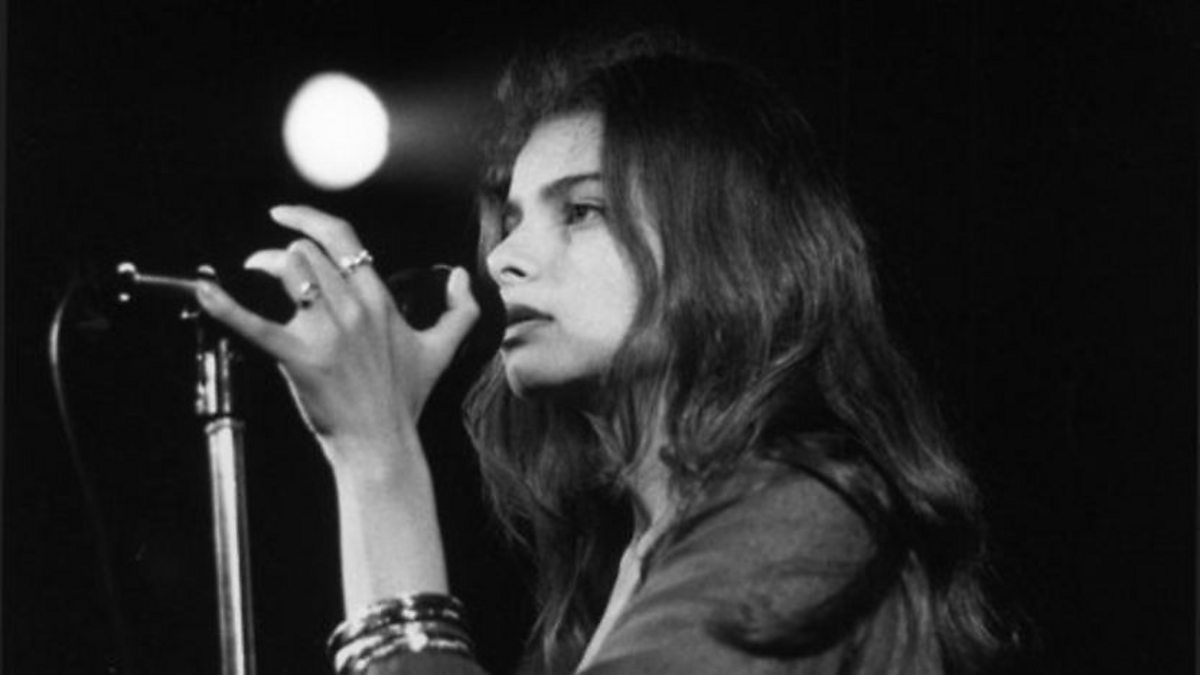 The Dreamy and Ethereal Sound of Mazzy Stars Music