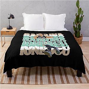 Echo Series Sabrina Ionescu Dark Background Throw Blanket