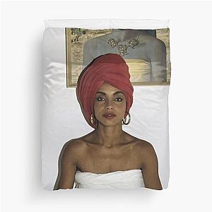 Relax sade pose Duvet Cover