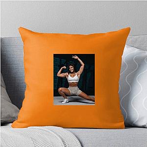 Digital Fitness Trendsetter Sara Saffari Pillows Cover