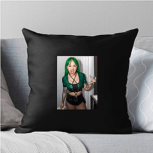 Green-Haired Rebel Shotzi Shotzi Pillows Cover
