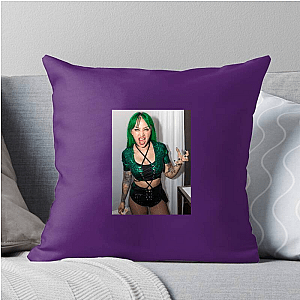 Green-Haired Rebel Shotzi Shotzi Pillows Cover