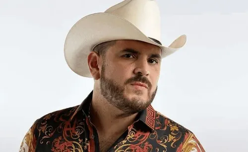 Discover El Komander's Official Shop: A Singer's Treasure Trove
