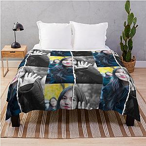 Jeon Somi Divided Photo Throw Blanket