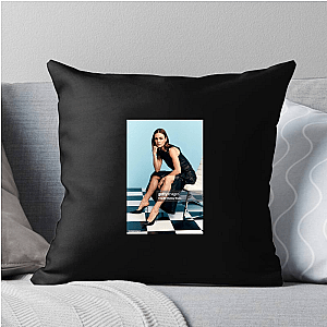 Fierce Flame – Sophie Skelton Sophie Skelton Pillows Cover