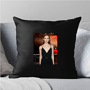 Sophie Mode: Unbothered Sophie Skelton Pillows Cover