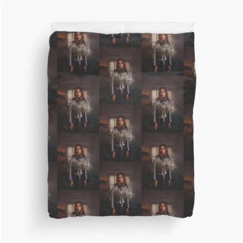 Suki waterhouse Duvet Cover