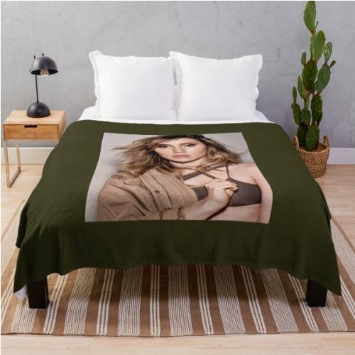 suki waterhouse              Throw Blanket