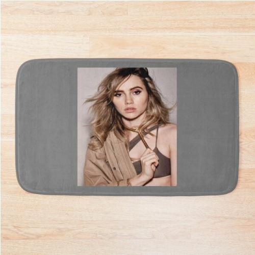 suki waterhouse              Bath Mat