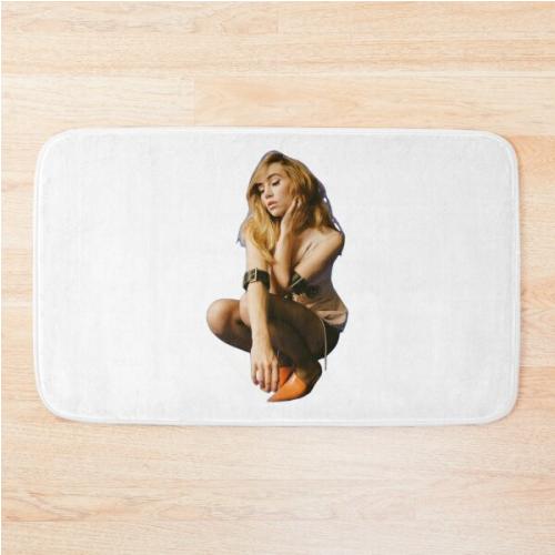 suki waterhouse     Bath Mat