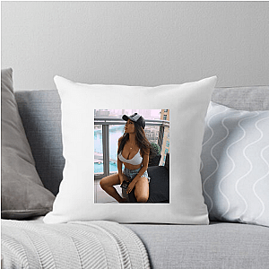 She’s Trouble – Sveta Style Sveta Bilyalova Pillows Cover