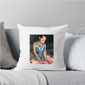 Queen Mode: Tammy Rivera Tammy Rivera Pillows Cover
