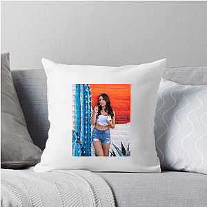 Global Competitor Tenille Dashwood Tenille Dashwood Pillows Cover