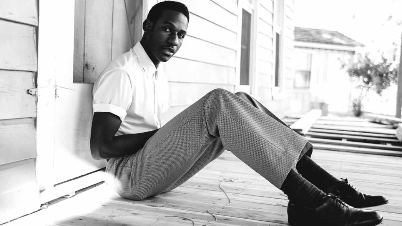 Exploring the Themes of Love and Reflection in Leon Bridges Music