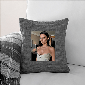Bold Actress Valentina Zenere Valentina Zenere Pillows Cover