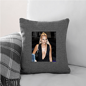 Style Icon Valentina Zenere Valentina Zenere Pillows Cover