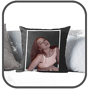 Victoria Pedretti Pillows Cover